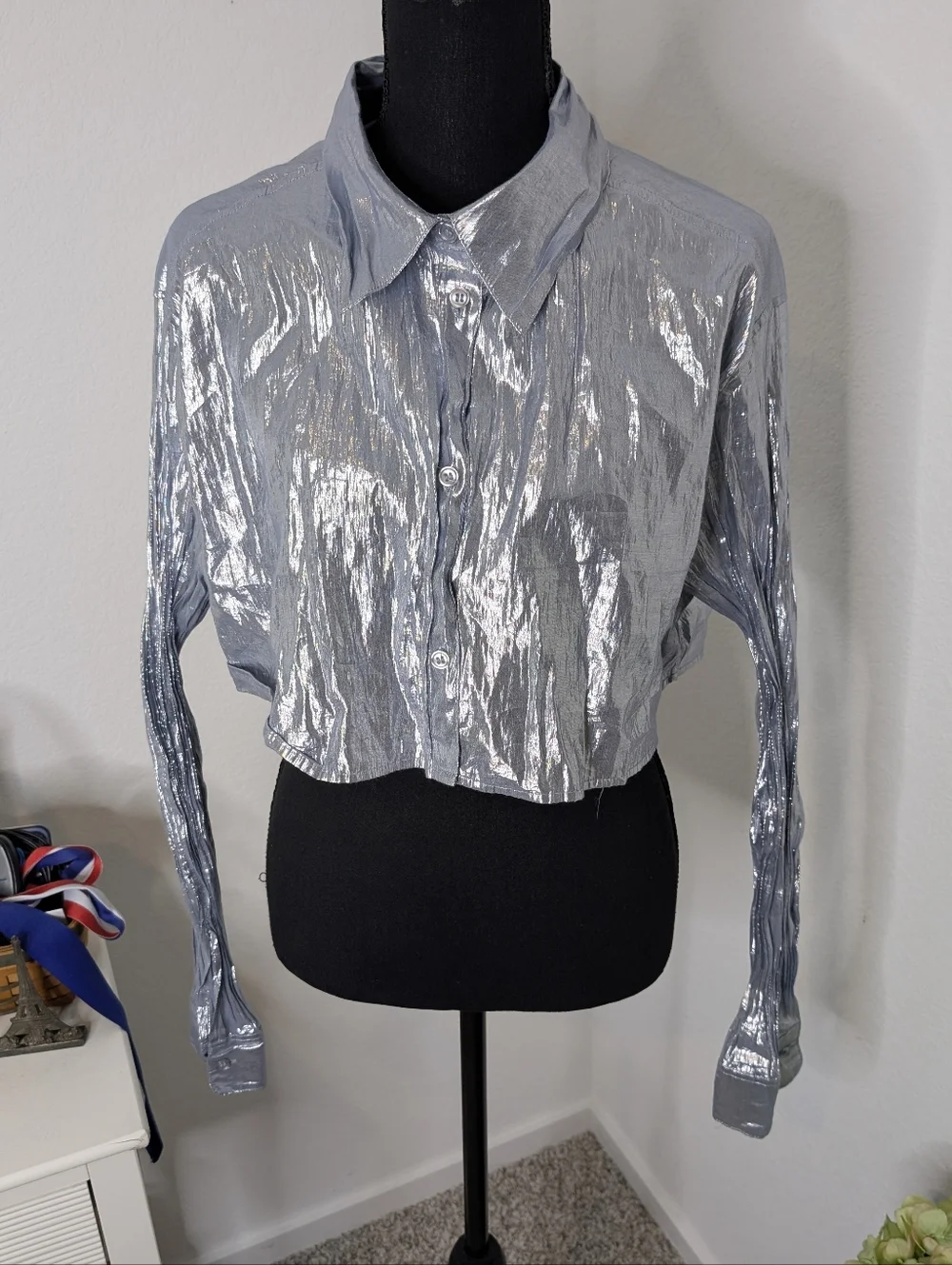 💘 Justine Skye X H&M Silver Metallic Crop Top Button Down Long Sleeve Size L - Picture 3 of 7
